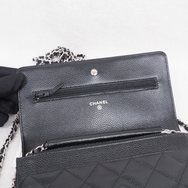 CHANEL Wallet On Chain WOC 黑色銀扣鏈帶肩背包-9