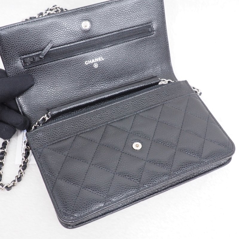 CHANEL Wallet On Chain WOC 黑色銀扣鏈帶肩背包-10