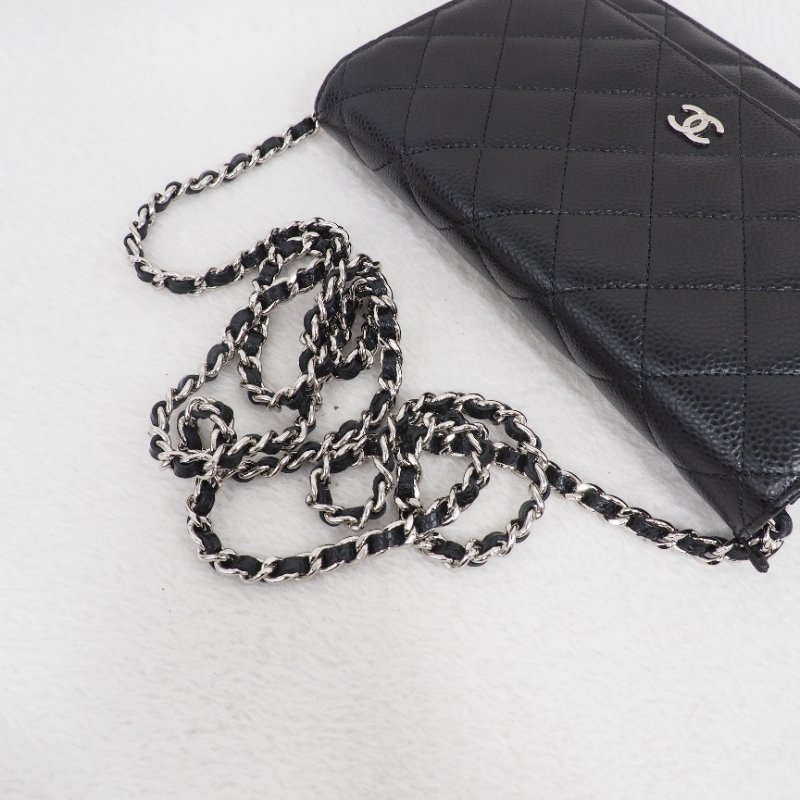 CHANEL Wallet On Chain WOC 黑色銀扣鏈帶肩背包-14