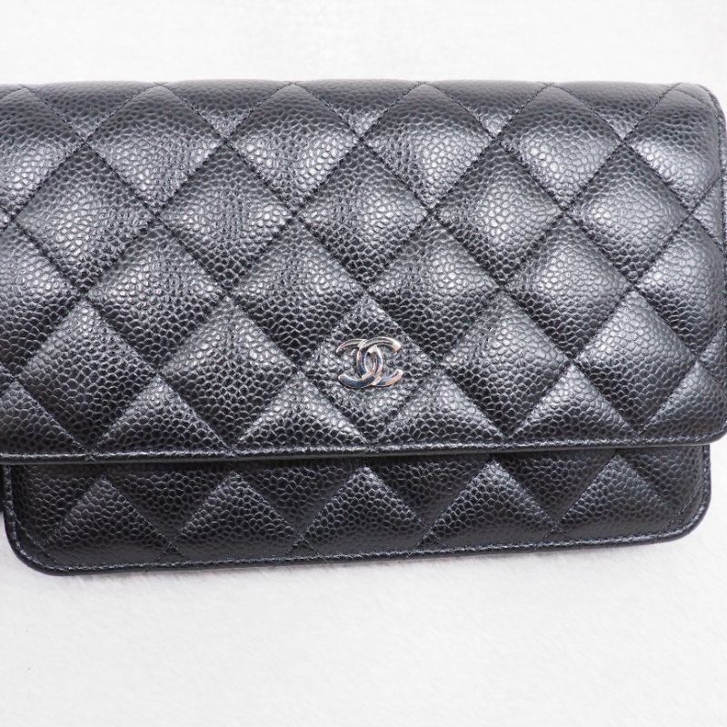 CHANEL Wallet On Chain WOC 黑色銀扣鏈帶肩背包-15