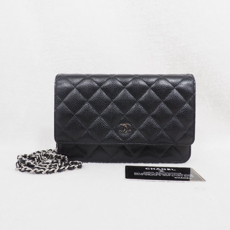 CHANEL Wallet On Chain WOC 黑色銀扣鏈帶肩背包-16