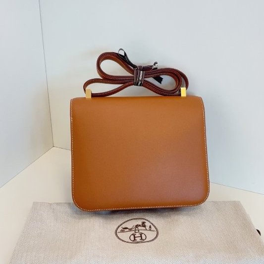 閒置新 Hermes愛馬仕 金棕金扣 康康Constance24 Epsom皮 肩背斜背包-1