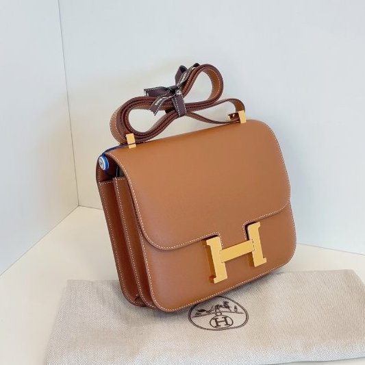 閒置新 Hermes愛馬仕 金棕金扣 康康Constance24 Epsom皮 肩背斜背包-2