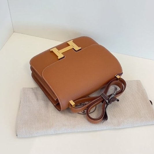 閒置新 Hermes愛馬仕 金棕金扣 康康Constance24 Epsom皮 肩背斜背包-4