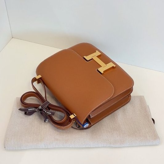 閒置新 Hermes愛馬仕 金棕金扣 康康Constance24 Epsom皮 肩背斜背包-5