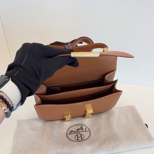 閒置新 Hermes愛馬仕 金棕金扣 康康Constance24 Epsom皮 肩背斜背包-9