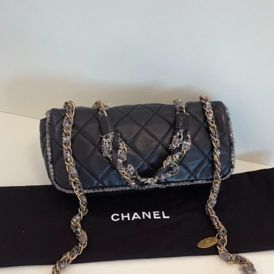 近新品 香奈兒/Chanel 黑金毛呢牛皮金幣滾邊法棍/腋下包-1