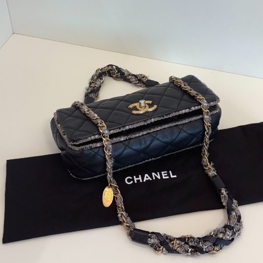 近新品 香奈兒/Chanel 黑金毛呢牛皮金幣滾邊法棍/腋下包-3