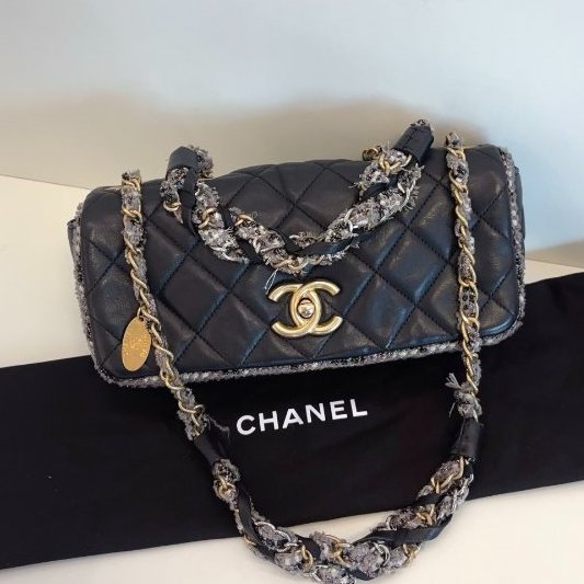 近新品 香奈兒/Chanel 黑金毛呢牛皮金幣滾邊法棍/腋下包-5