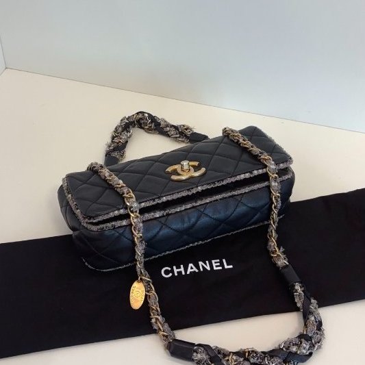 近新品 香奈兒/Chanel 黑金毛呢牛皮金幣滾邊法棍/腋下包-7
