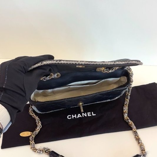 近新品 香奈兒/Chanel 黑金毛呢牛皮金幣滾邊法棍/腋下包-8