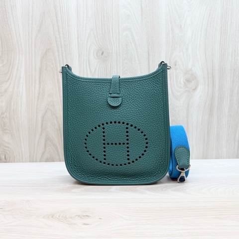 Hermes💚眩暈綠U4T/C皮銀釦mini Evelyne