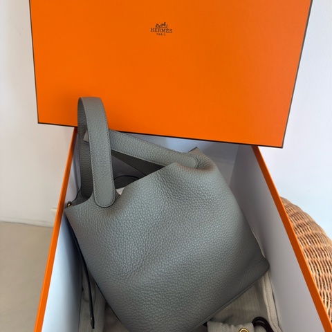 極新HERMES積雨雲灰金釦22cm Picotin水桶包