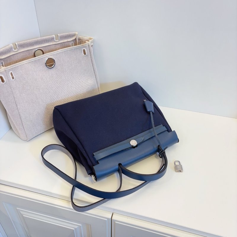 Hermes愛馬仕 Herbag31 深藍色銀扣肩背包-4