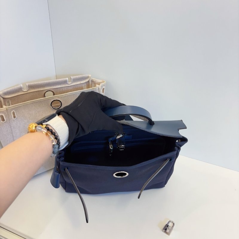 Hermes愛馬仕 Herbag31 深藍色銀扣肩背包-9