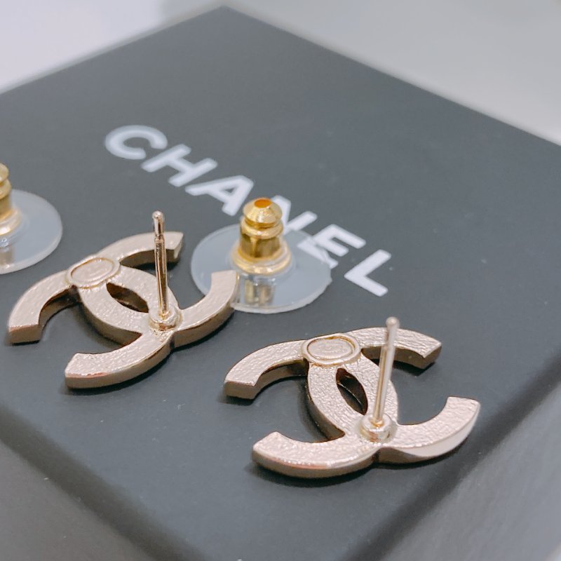 TW4808	Chanel 香奈兒經典CC字耳環 Classic 1.5cm CC Logo Earrings GHW-3