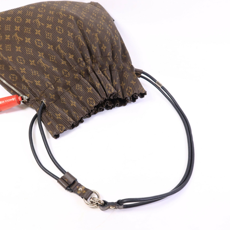 LOUIS VUITTON 塗層帆布Pleated Explorer肩背袋-8