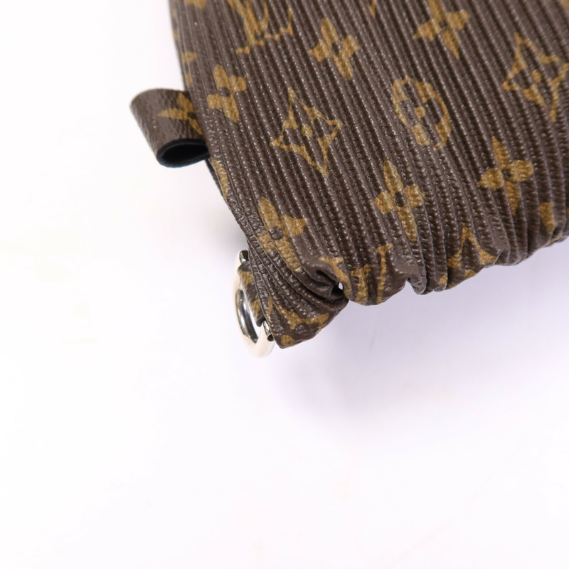 LOUIS VUITTON 塗層帆布Pleated Explorer肩背袋-10