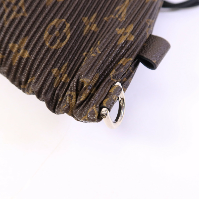 LOUIS VUITTON 塗層帆布Pleated Explorer肩背袋-11
