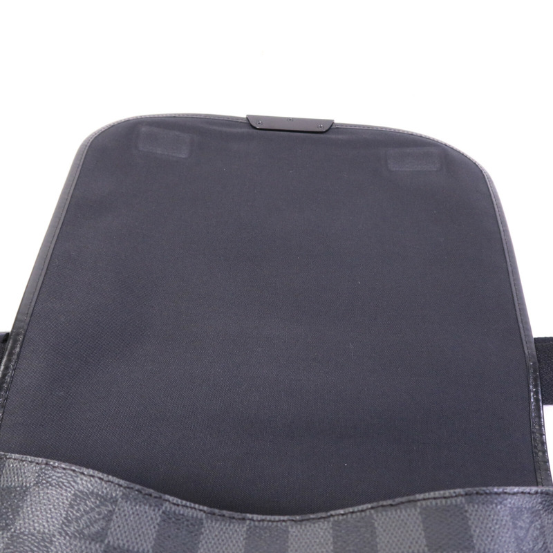 LOUIS VUITTON Damier Graghite Daniel MM肩背袋-13