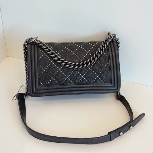 香奈兒/Chanel 黑銀外縫鉚釘格 Leboy 中號 牛皮鏈條包-1