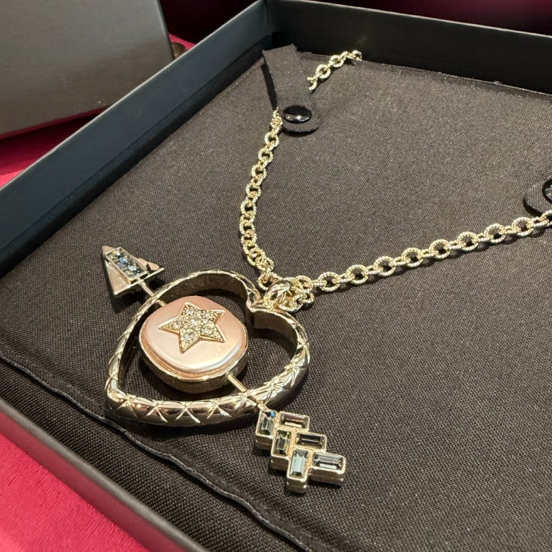 CHANEL 造型愛神愛心項鍊-1