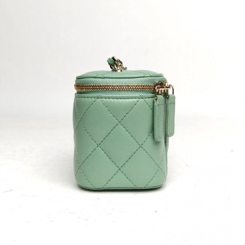 CHANEL 綠色羊皮鐳射標金扣23P方盒子化妝包帶鏡子10琺瑯愛心皮穿鏈肩背包-1