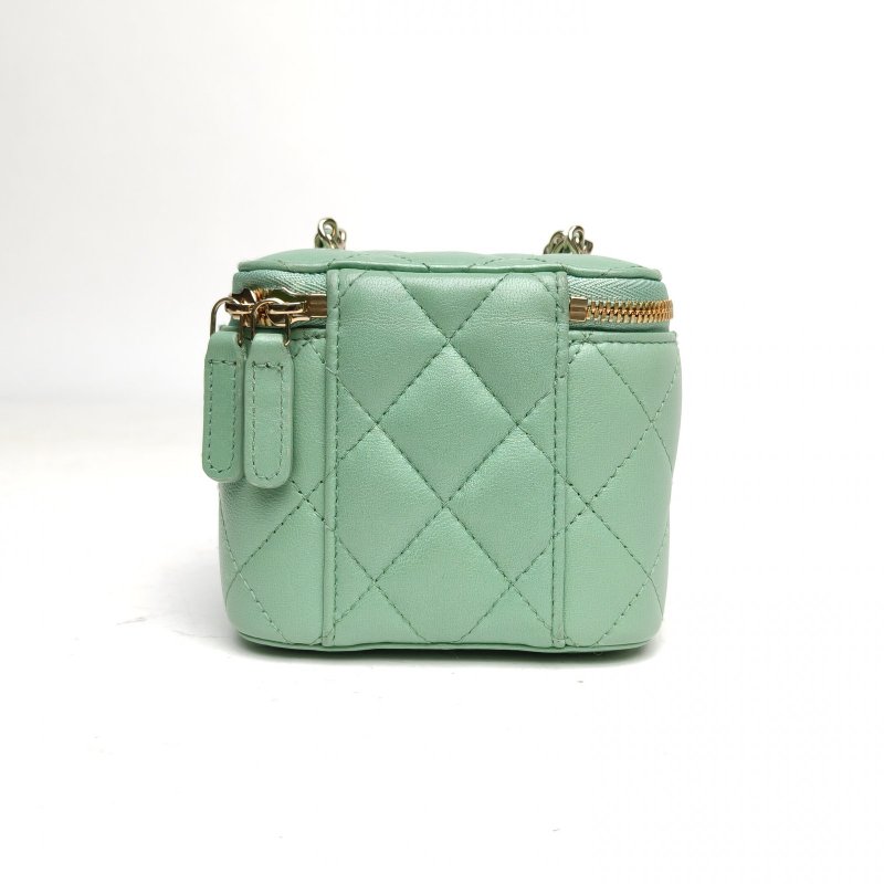CHANEL 綠色羊皮鐳射標金扣23P方盒子化妝包帶鏡子10琺瑯愛心皮穿鏈肩背包-2