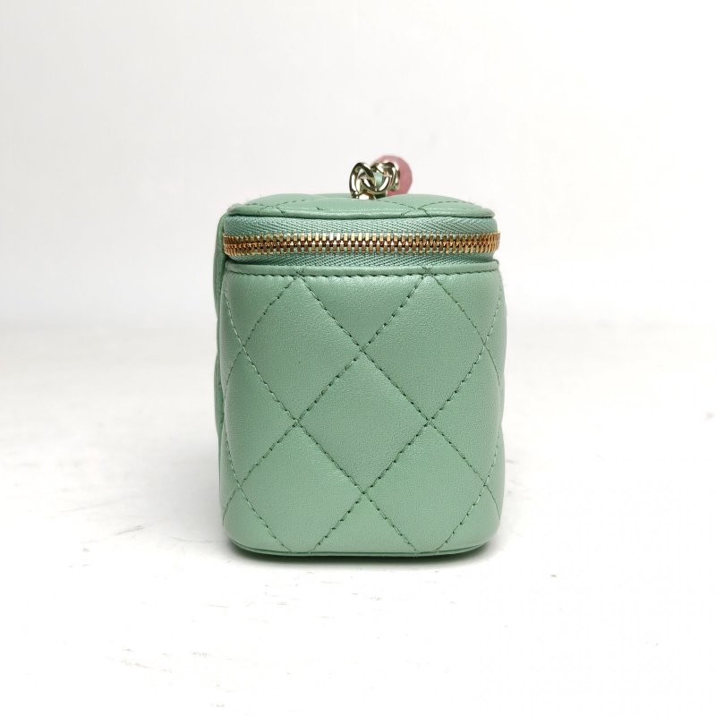 CHANEL 綠色羊皮鐳射標金扣23P方盒子化妝包帶鏡子10琺瑯愛心皮穿鏈肩背包-3