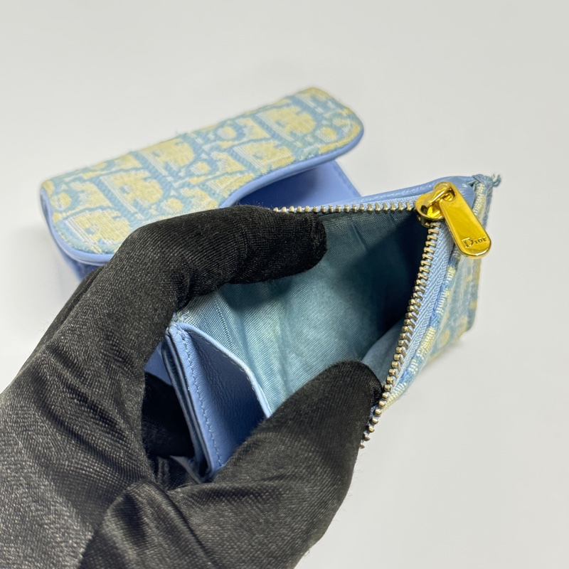 【極新少使用🎀】 Dior Saddle “限量寶寶藍色” 老花馬鞍短夾 （專櫃24,000）-6