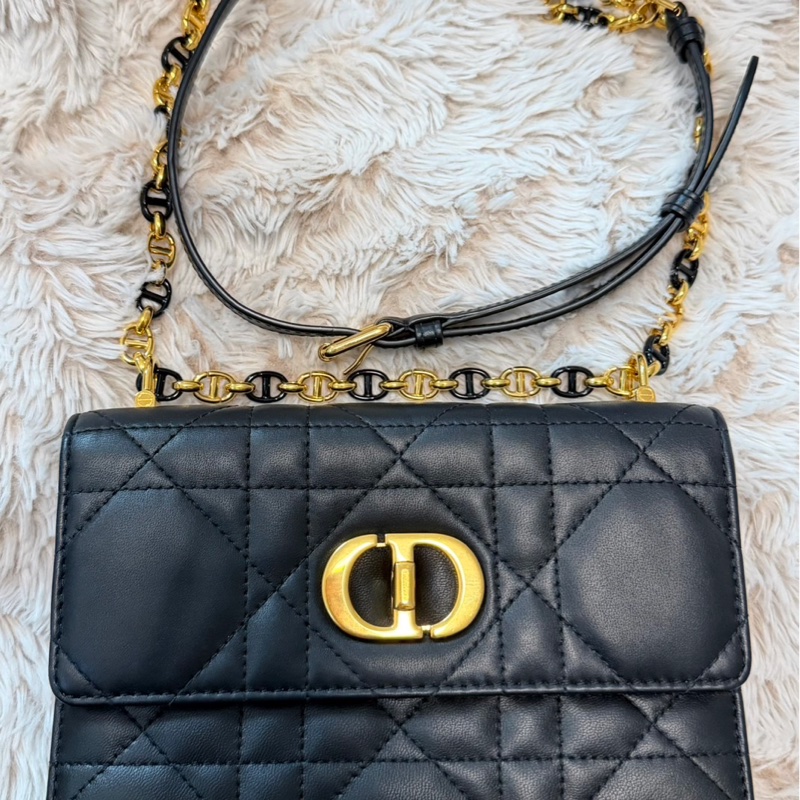 【極致優雅】Dior Miss Caro 黑色羊皮金釦鏈帶包 (中號/18cm)｜近全新 附購證正本｜專櫃在售10萬-11
