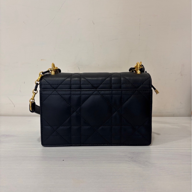 【極致優雅】Dior Miss Caro 黑色羊皮金釦鏈帶包 (中號/18cm)｜近全新 附購證正本｜專櫃在售10萬-12