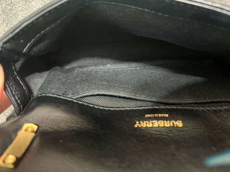 BURBERRY 巴寶莉 Mini Lola 金屬LOGO格紋車線小羊皮迷你翻蓋斜背包-18