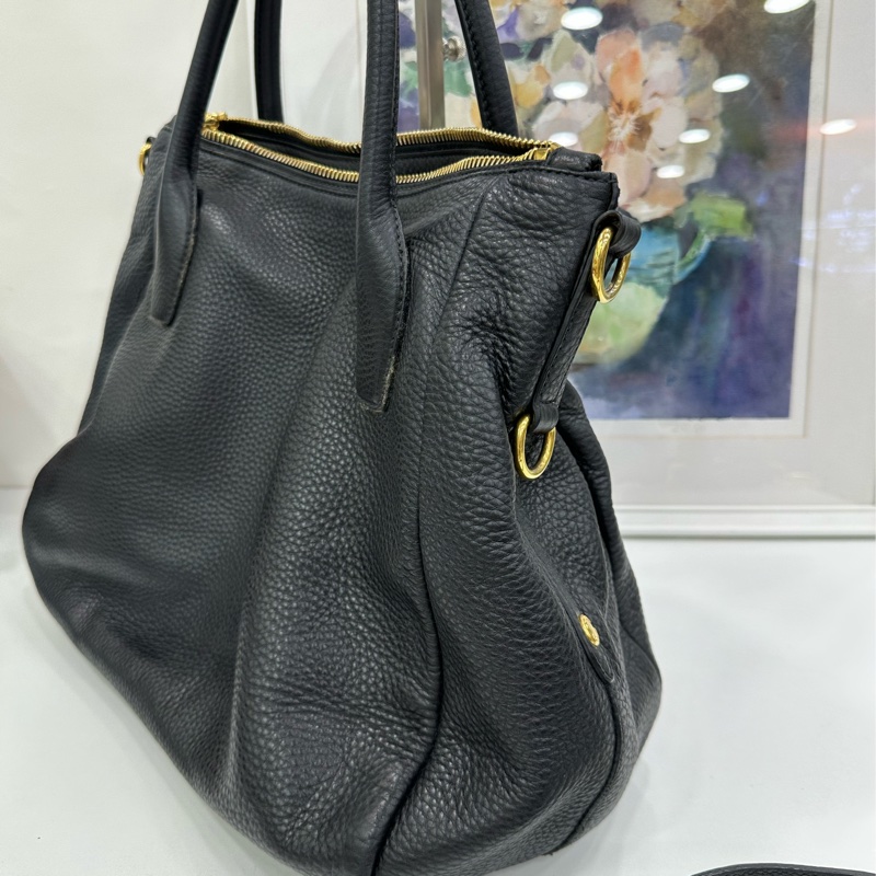 Prada 黑色全皮肩斜背包 皮質柔軟 容量大-2