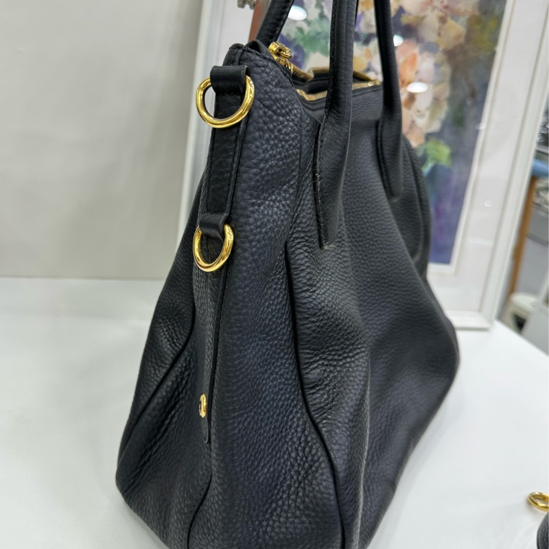 Prada 黑色全皮肩斜背包 皮質柔軟 容量大-3