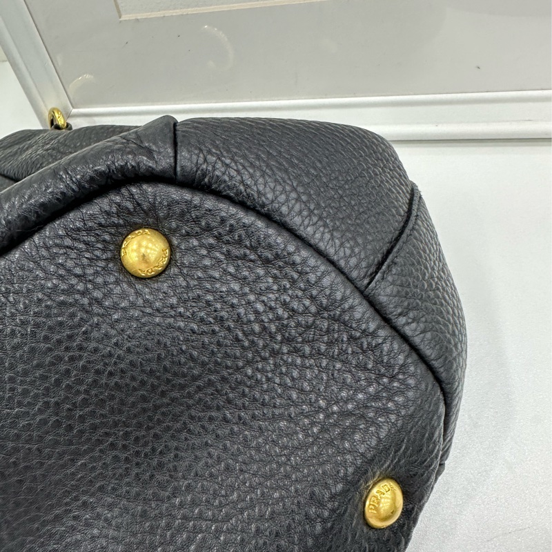Prada 黑色全皮肩斜背包 皮質柔軟 容量大-5