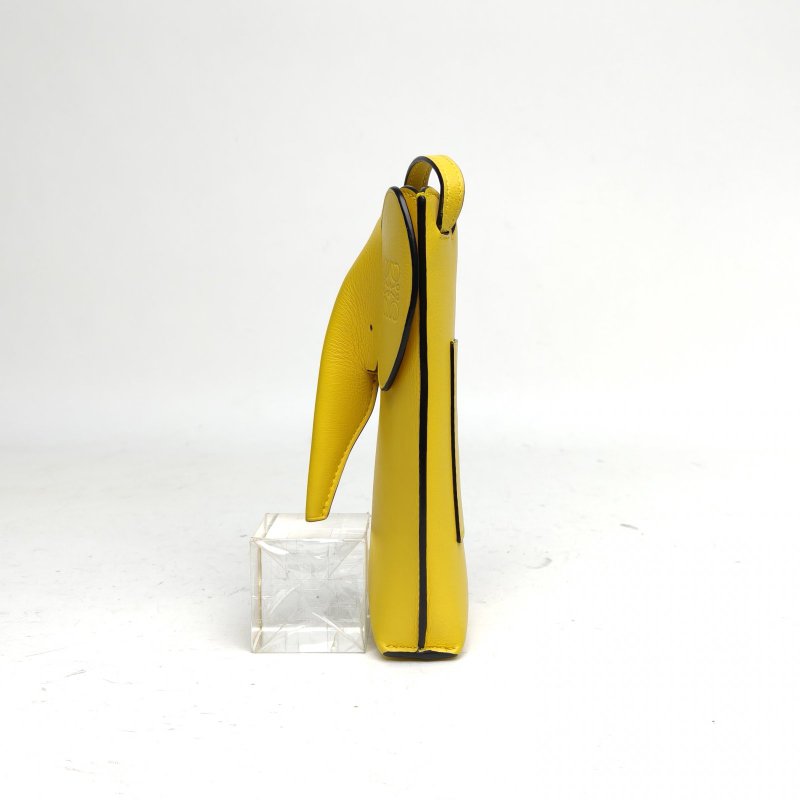 LOEWE ElephantPocketLogo小象手機包黃色牛皮銀扣肩背包-1