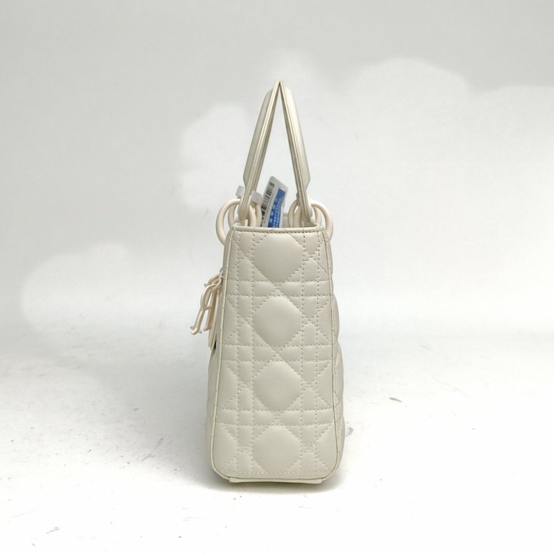 DIOR Lady戴妃包四格徽章肩帶白色牛皮白扣2021肩背包-1