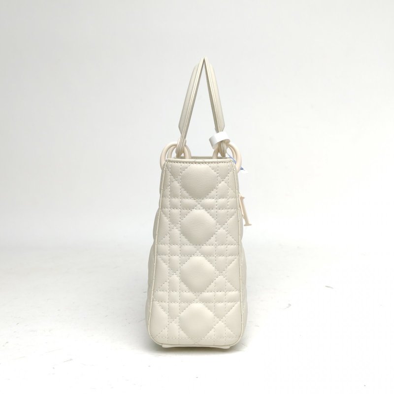 DIOR Lady戴妃包四格徽章肩帶白色牛皮白扣2021肩背包-3