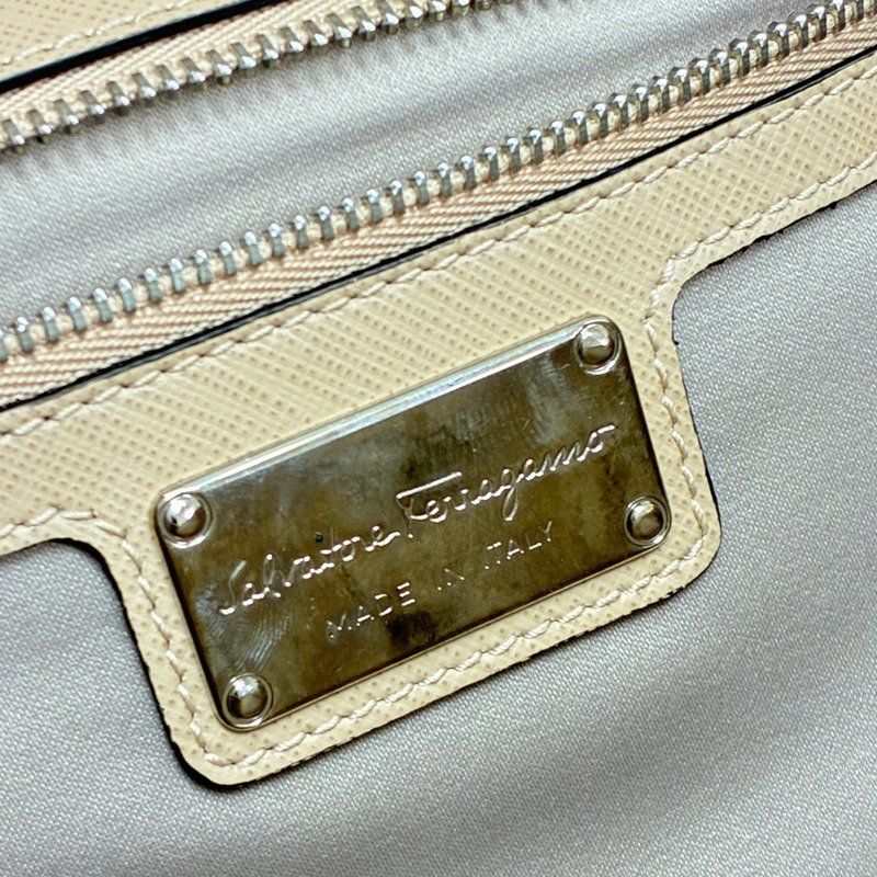 卡其色 牛皮 Ginny Vara 肩背包【Salvatore Ferragamo 費拉格慕】 21E480/20-4