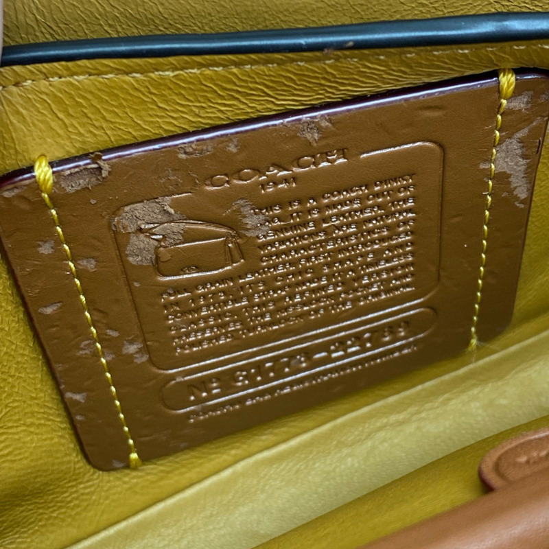 黑色 牛皮 Dinky with Quilting and Rivets 肩背包【COACH 寇馳】 22789-6