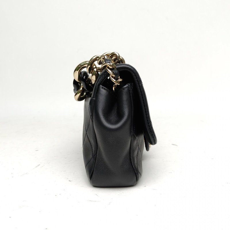 CHANEL 22C亞克力粗鏈條手柄口蓋包黑色羊皮29開金扣肩背包-3