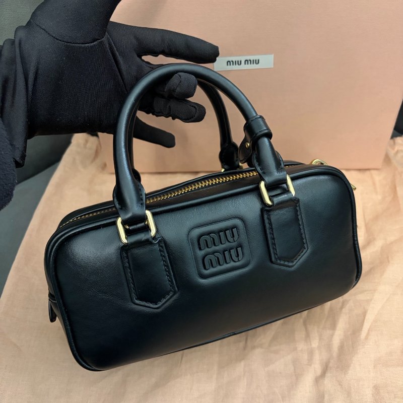 miu miu黑色經典保齡球 手提包小號 22x10cm 99新配件盒子 塵袋 肩帶-2