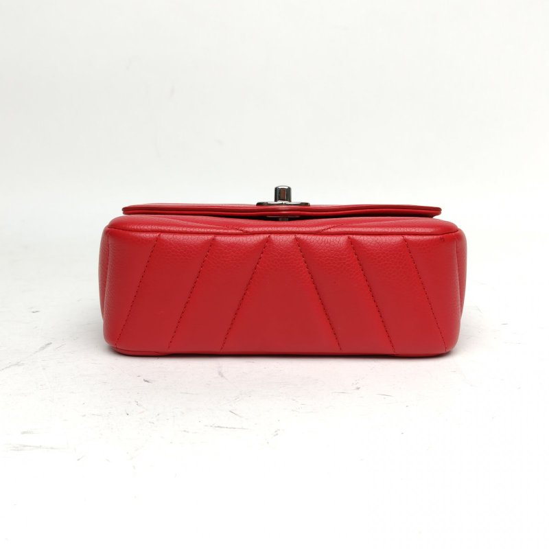 CHANEL 紅色荔枝牛皮24開銀扣CF口蓋包mini季節款V紋肩背包-4