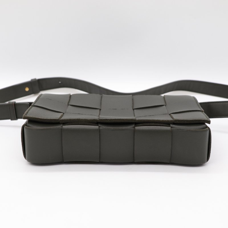 BV   墨綠側背包-5