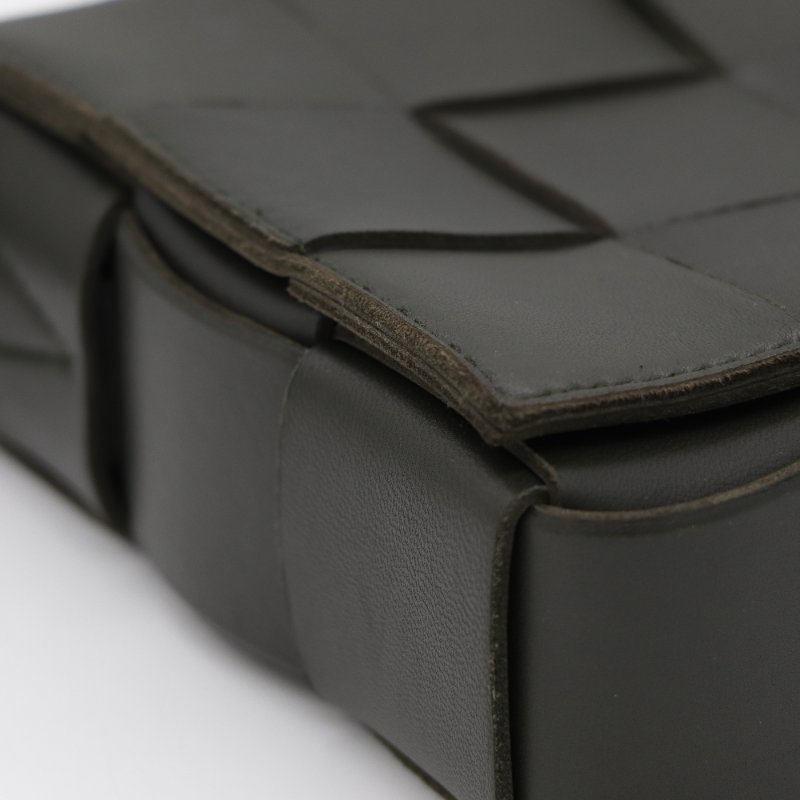 BV   墨綠側背包-6