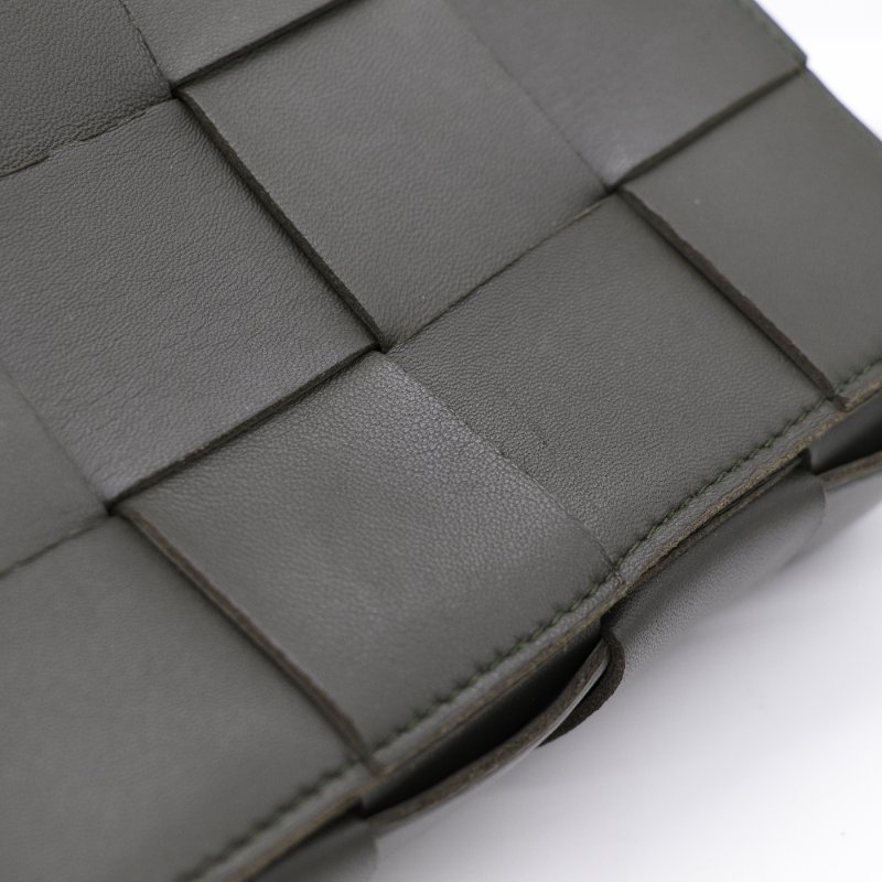 BV   墨綠側背包-9