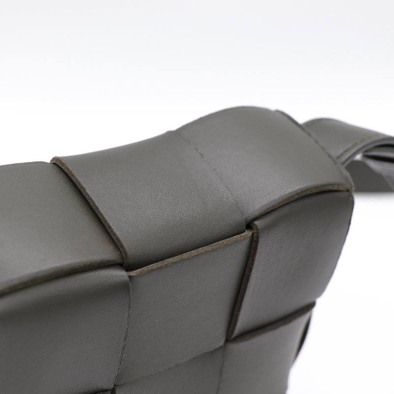 BV   墨綠側背包-10