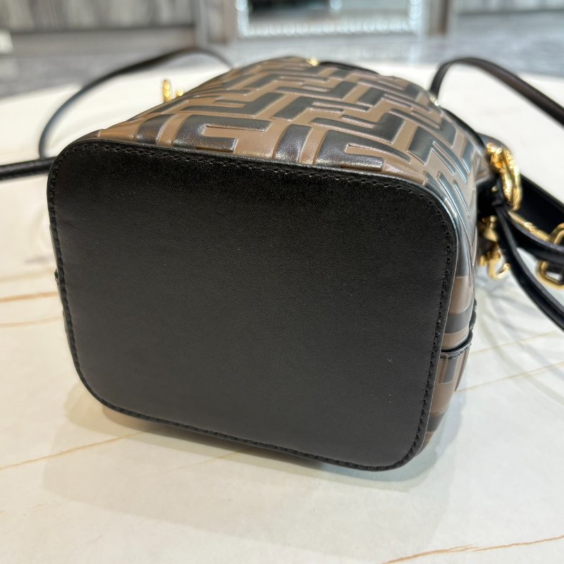 *SHIHNA名牌精品* FENDI mini 老花抽繩牛皮水桶包-3