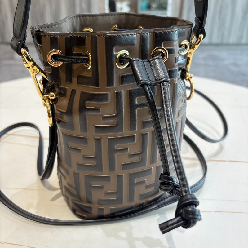 *SHIHNA名牌精品* FENDI mini 老花抽繩牛皮水桶包-6